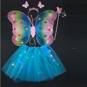 Le <span class=keywords><strong>ali</strong></span> <span class=keywords><strong>di</strong></span> <span class=keywords><strong>farfalla</strong></span> dei puntelli <span class=keywords><strong>di</strong></span> prestazione dei bambini hanno condotto le <span class=keywords><strong>ali</strong></span> <span class=keywords><strong>di</strong></span> fata luminose <span class=keywords><strong>con</strong></span> l'insieme della gonna - Product Image 4