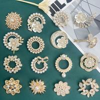 Broche en perles scintillantes, exquise pour les occasions spéciales, broche en cristal tournesol pour femmes, accessoires de bijoux intemporels