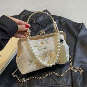 حقائب يد نسائية فاخرة مطرزة باللؤلؤ لحفلات الزفاف 2025، حقائب سهرة على الطراز الصيني، حقيبة كلاتش براقة - Product Image 2