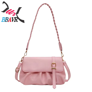 Bolso de Hombro Tipo Dumpling de PU con Bordado Lingge de Alta Gama, Cadena y Botón, Diseño de Letras, Novedad 2022 - Product Image 1