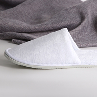 Chaussons d'hôtel jetables de luxe en polaire et velours avec logo brodé personnalisé, antidérapants, pour les voyages et l'hôtellerie