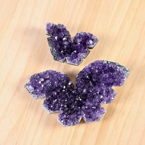 Vente en gros de grappes d'améthyste naturelle de haute qualité, grappes de géodes brutes violettes en forme de papillon, cristaux artisanaux pour la décoration Feng Shui - Product Image 1