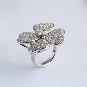 แหวนเพชรโมอีสสี่แฉกรูปใบโคลเวอร์สีทอง18K ฝังเพชรแพลตตินัมของขวัญวันวาเลนไทน์ - Product Image 4