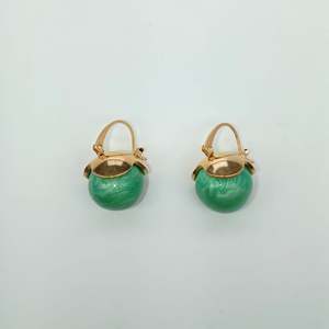 Pendientes de Moda con Piedra Verde, Chapados en Oro PVD, Acero Inoxidable 316L, Sostenibles y Resistentes - Product Image 1