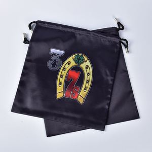 Pochette en satin de soie de luxe en gros avec logo personnalisé, fermeture à cordon, couleur et taille personnalisées, imprimée à l'écran pour emballage cadeau de perruques/casquettes - Product Image 1