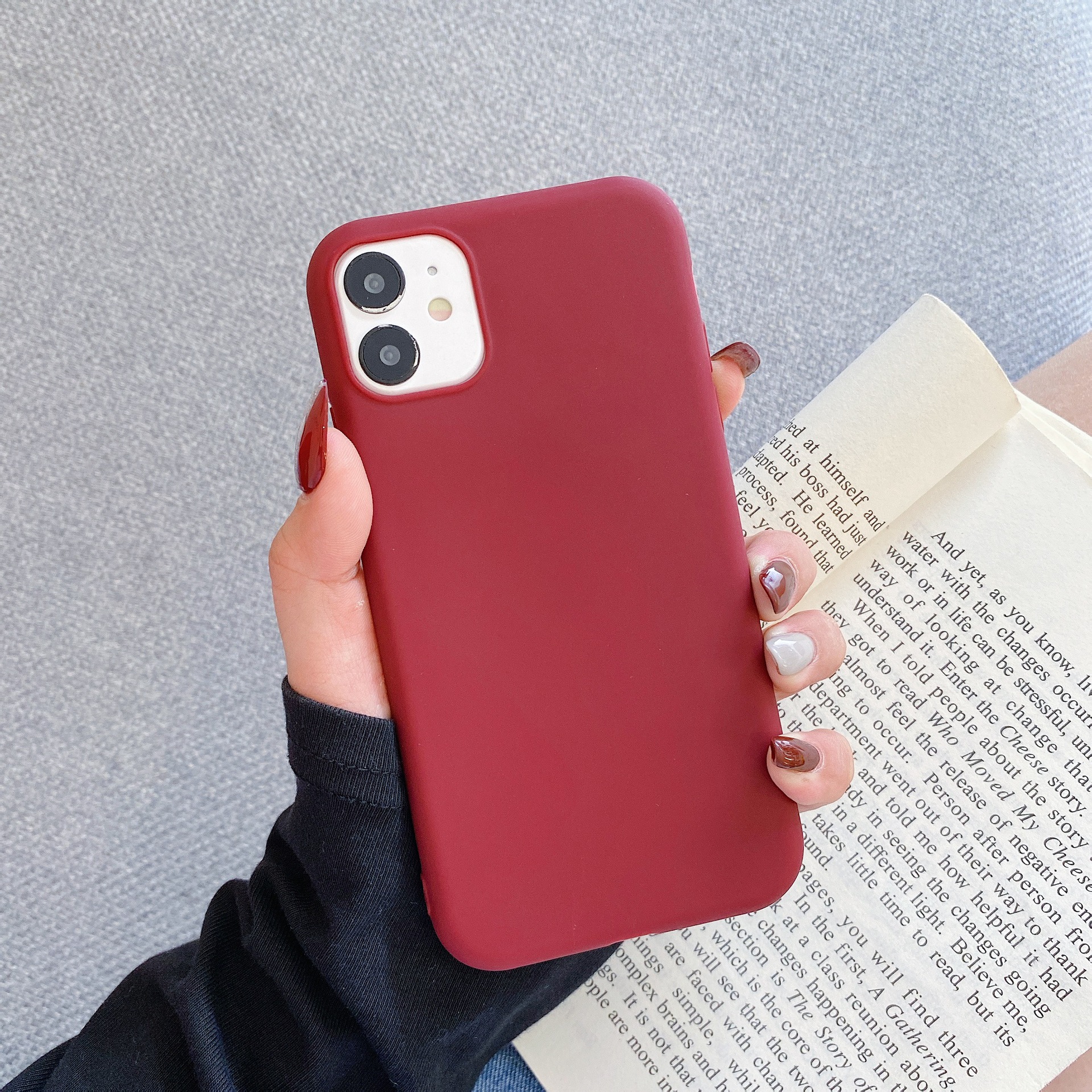 สีแดงเข้ม