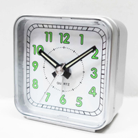 Réveil analogique silencieux à quartz de haute qualité, moderne, mini, carré, en plastique, de 2,5 pouces, à piles, avec aiguille et veilleuse lumineuse