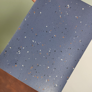 Rollos de suelo de vinilo de PVC brillante de grado R10, suelo de plástico antideslizante de 2,0mm para trenes de alta velocidad de estación de tren de aeropuerto - Product Image 1