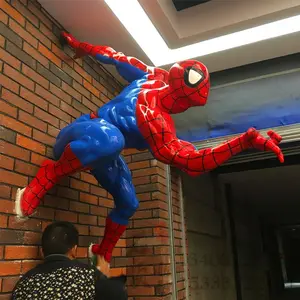 Estátua de herói de filme em resina em tamanho real, estátua de Homem-Aranha em fibra de vidro, escultura personalizada para venda