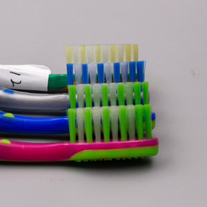 Cepillo de Dientes para Niños con Cerdas Suaves y Mango con Gel de Masaje, 16.69g, Uso Doméstico - Product Image 2