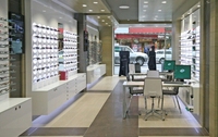 Nouveau mobilier personnalisé pour opticien : présentoirs à lunettes et tiroirs d'optique