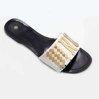 Nouvelles Tendances 2026 : Sandales de Plage Décontractées pour Femmes – Chaussures Plates Tendance à Bout Ouvert, Respirantes et Antidérapantes pour l'Extérieur