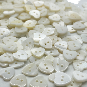 Bottoni a Forma di Cuore in Conchiglia Naturale Lucidata con Decorazione di Perline, 2 Fori, Accessori per Cucito per Magliette e Pantaloncini - Product Image 1