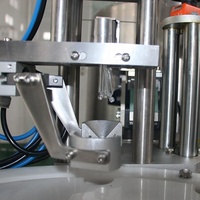 Ligne de production de machines de remplissage de sirops, liquides oraux et poudres, contrôlée par PLC, avec capsulage et étiquetage pour l'emballage de jus et de produits chimiques en sachets