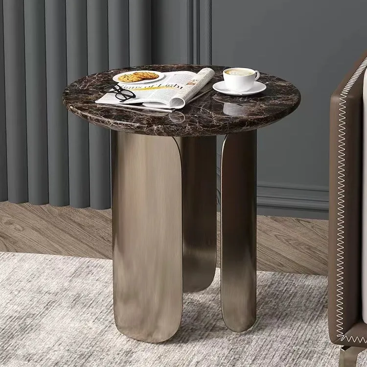 軽くて豪華な円形のコーヒーテーブルハイエンドの大理石のサイドテーブルイタリアのミニマリストモダンミニマリストエッジテーブル