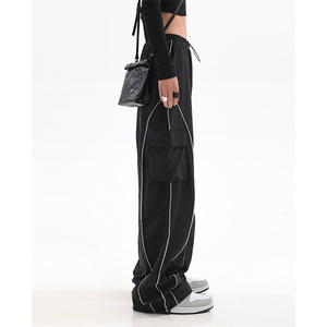 Pantalones de chándal anchos de cintura alta para mujer, estilo casual de trabajo, holgados, de nailon, con bolsillos cargo y elásticos. - Product Image 4