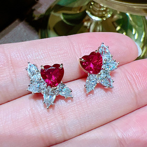 Orecchini a Perno a Forma di Cuore e Goccia con Fiore per Donne, Gioielli per Orecchie Eleganti e Vintage alla Moda - Product Image 1