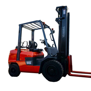 Montacargas de GLP Usado FD35 de 3.5 Toneladas con Desplazador Lateral Hidráulico y Neumáticos Sólidos en Buen Estado - Product Image 1