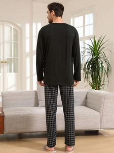 Vêtements de nuit à col rond et poche à carreaux pour hommes Ensemble de pyjama avec pantalon à manches longues Mode pyjama en coton pour hommes Ensemble de vêtements de détente confortables - Product Image 4