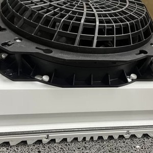 Ventilateur axial Rittal 3243700 avec pales en plastique noires pour montage sur conduit, refroidissement d'enceintes industrielles - Product Image 1