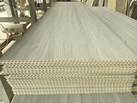 Panneaux muraux en PVC de couleur et de taille personnalisées, panneaux en PVC à grain de bois, panneaux décoratifs intégrés