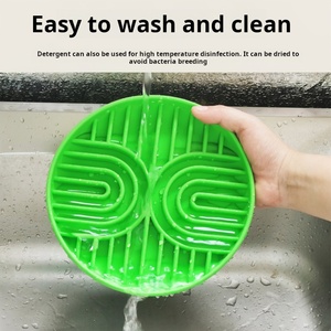 Tapete de Alimentação Lento em Silicone de Grau Alimentício Antiderrapante para Cães Livre de BPA Fácil de Lavar Design Portátil com Ventosa - Product Image 6