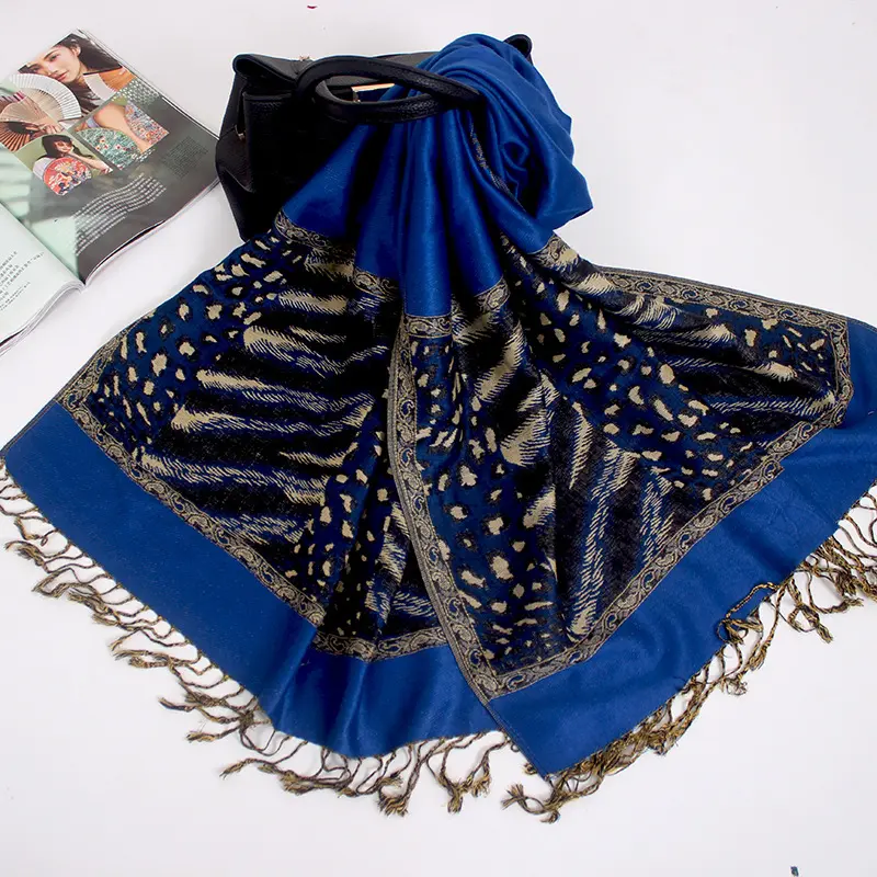 GEERDENG Factory Wholesale 2023 OEM Design Jacquard Long Hijab Scarf Beautiful Double Sided Knitting Pattern Jacquard Pashmina