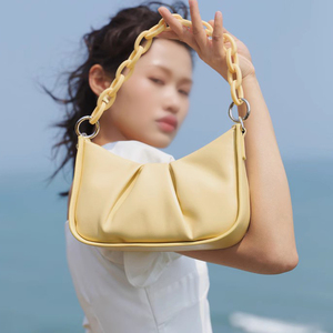 Usine de design de mode personnalisé français acrylique chaîne sac à bandoulière sac de messager pour dames à la main - Product Image 3