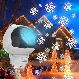 Proyector Navideño de Copos de Nieve con Diseño de Astronauta, 16 Patrones LED Únicos, Alimentado por USB, Luces Giratorias para Decoración de Dormitorios y Exteriores - Product Image 3