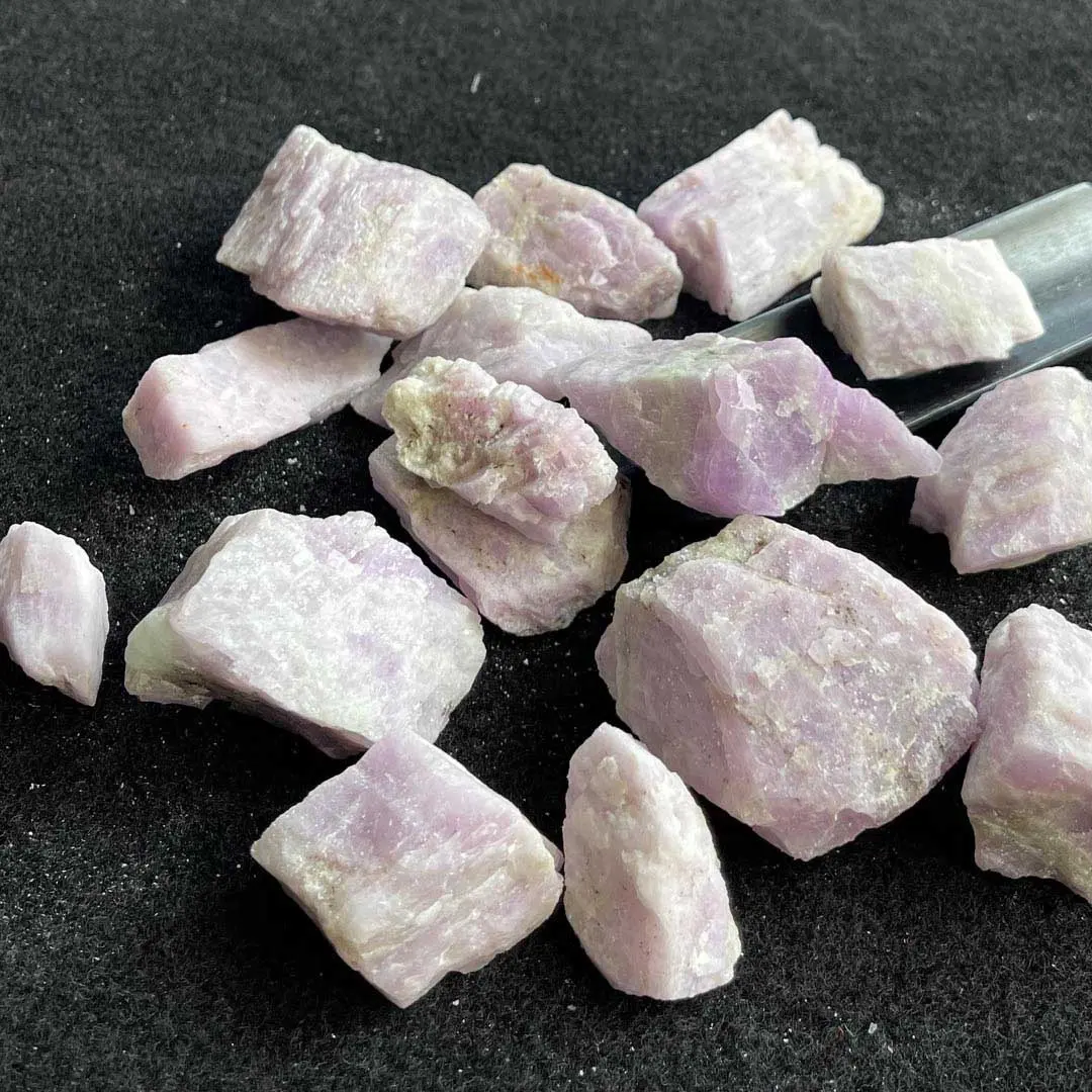 Wholesale Natural Raw Purple Kunzite Crystals Stone Rough Kunzite For Healing