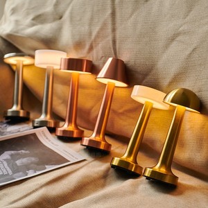 Lámpara de mesa decorativa con forma de mancuerna, luz nocturna de metal sencilla, adorno para mesita de noche/bar/restaurante, recargable por USB - Product Image 3