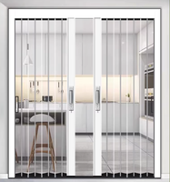 Porte pliante rétractable en cristal, design moderne, construction en aluminium et polycarbonate, idéale pour les petits espaces de salle de bain.