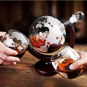 Offres Spéciales <span class=keywords><strong>en</strong></span> <span class=keywords><strong>ligne</strong></span> Décanteur de whisky <span class=keywords><strong>en</strong></span> verre fait à la main Globe <span class=keywords><strong>en</strong></span> verre Global Glass Verres à whisky Globe avec base <span class=keywords><strong>en</strong></span> bois - Product Image 1