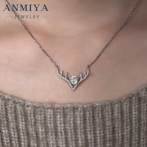 Collier en argent 925 avec pendentif en moissanite en forme de corne de cerf - Bijoux en argent royal pour les femmes qui veulent se sentir <span class=keywords><strong>des</strong></span> <span class=keywords><strong>reines</strong></span> - Product Image 1