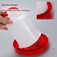 Abreuvoir manuel robuste pour volailles 1,5 L avec 4 pieds de support et base anti-basculement pour l'élevage de poussins et de canetons