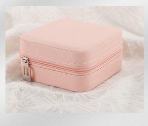 Estuche de Viaje Portátil Mini Rosa de Cuero PU con Logotipo Personalizado para Anillos, Pendientes y Collares, Organizador de Joyas de Terciopelo con Cremallera - Product Image 4