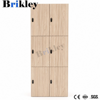 Casier Brikley moderne en HPL 12 mm à effet bois pour salle de sport ou étudiants, démontable et assemblé avec une structure en stratifié compact