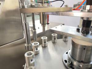 Machines pour petits tubes <span class=keywords><strong>de</strong></span> <span class=keywords><strong>vernis</strong></span> à ongles permanents <span class=keywords><strong>Machine</strong></span> <span class=keywords><strong>de</strong></span> remplissage automatique <span class=keywords><strong>de</strong></span> bouteilles d'huile <span class=keywords><strong>de</strong></span> liquide <span class=keywords><strong>Machine</strong></span> <span class=keywords><strong>de</strong></span> remplissage <span class=keywords><strong>de</strong></span> perles d'huile <span class=keywords><strong>de</strong></span> bain - Product Image 3