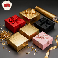 Encuentre un icono similar certificado Logotipo personalizado Rosa Lujo Magnético Plegable Caja de embalaje de regalo Cierre magnético Ropa de cartón