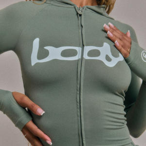 Conjunto de Roupas Personalizado para Mulheres Outono 2025 com Logo, Conjunto de 2 Peças com Estampa de Leopardo, Tops Curtos por Atacado - Product Image 3