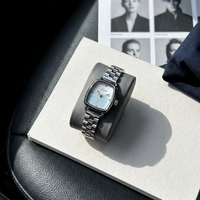 Montre à quartz pour femme Scottie 9906, boîtier carré, cadran en verre minéral, bracelet en acier inoxydable, mouvement à quartz, fermoir papillon, luxe