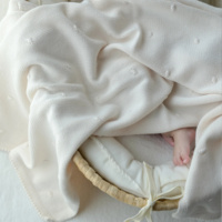 Couverture en tricot doux pour bébé Couverture en coton biologique blanc à pois pour nouveau-né Jeté confortable pour berceau ou poussette