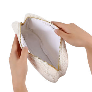 Keymay กระเป๋าใส่เครื่องสำอางขนฟูนุ่มฟูนุ่มใส่ของขวัญรูปโบว์ปักลายได้ตามต้องการ - Product Image 5