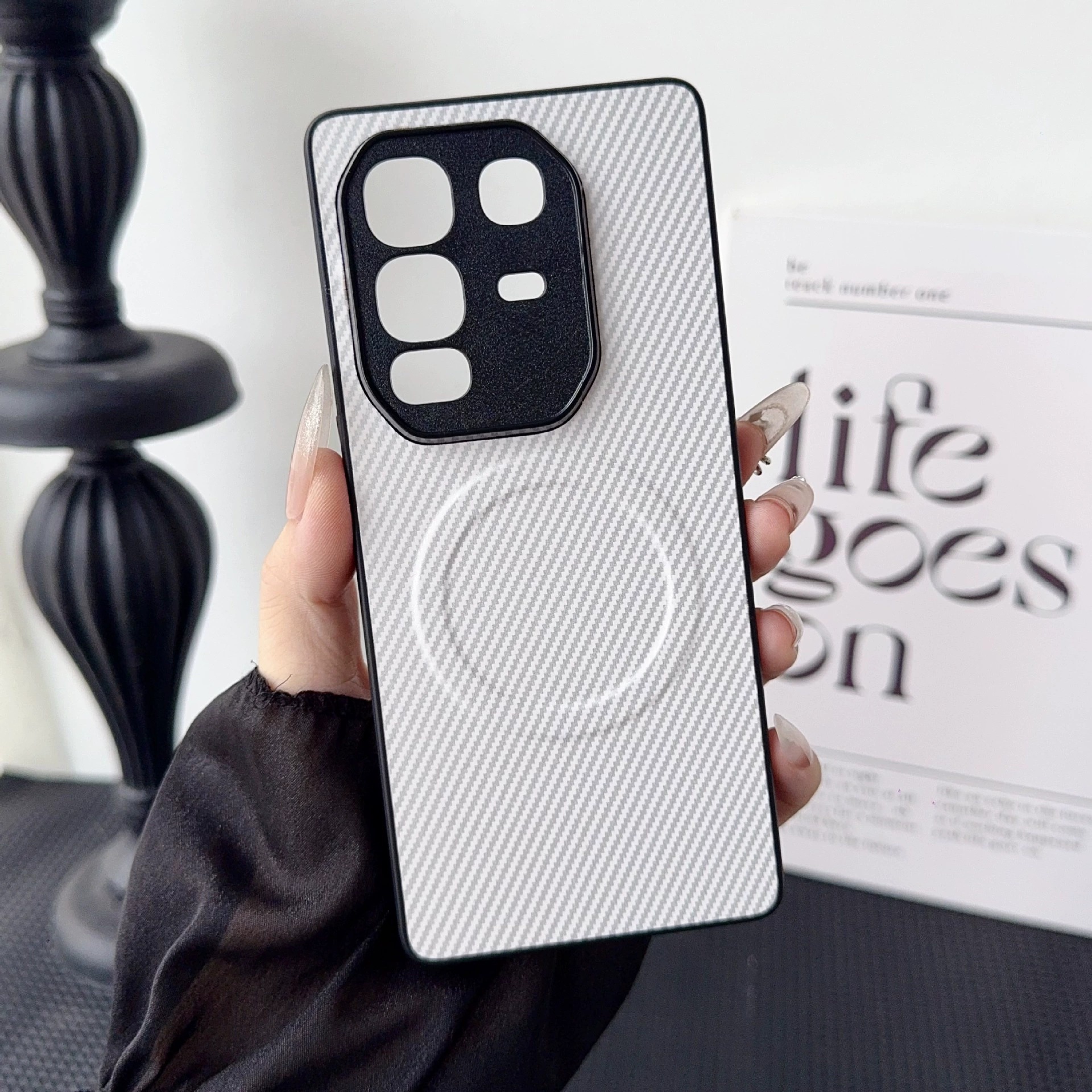 Fibra di carbonio bianca con attrazione magnetica e texture in pelle