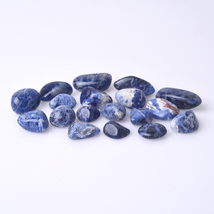 Vente en gros de gravier de cristal <span class=keywords><strong>bleu</strong></span> veiné naturel, <span class=keywords><strong>sodalite</strong></span> bleue polie, pierres roulées - Product Image 2