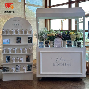 รถเข็นขนมหวานสีขาวหรูหรา พร้อมผนังแชมเปญ PVC สำหรับตกแต่งงานแต่งงาน งานวันเกิด และทางเข้างาน - Product Image 1