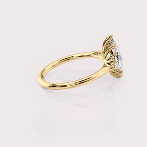 Bague de fiançailles en diamant de laboratoire taille marquise avec accents de pierres latérales rondes en or jaune/blanc/rose 18 carats - Product Image 3