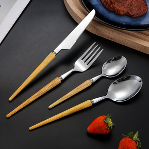 Juego de Cubiertos Occidentales de Acero Inoxidable con Mango de Madera, Cuchillo, Tenedor, Cuchara, Cuchara para Postre, Apto para Lavavajillas, para Uso en Picnic - Product Image 5