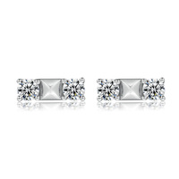 Chaîne délicate en argent sterling 925 avec zircone cubique, style minimaliste et raffiné, idéale pour la superposition