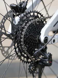 จักรยานเสือภูเขา CYCTRAC ENDU150 ระบบกันสะเทือนเต็มรูปแบบ ขนาดล้อ 29/27.5 นิ้ว ระยะยุบ 150 มม. ชุดเกียร์ NX 12 สปีด ระบบเบรกไฮดรอลิก 4 ลูกสูบ รุ่น NX-12-speed Mid-sleeve H - Product Image 4